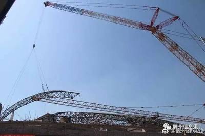 滕州街頭現(xiàn)&ldquo;最帥撐傘哥&rdquo; c北辛中學(xué)善國校區(qū)招生簡章 c商家傾倒高溫爐灰燙傷6歲兒童 c奧林匹克中心游泳館主體結(jié)構(gòu)完工